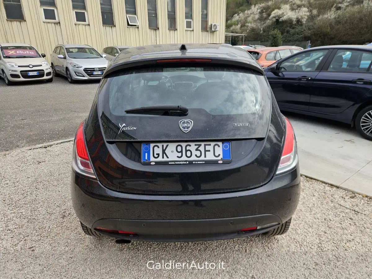 Lancia Ypsilon usata a Salerno (12)