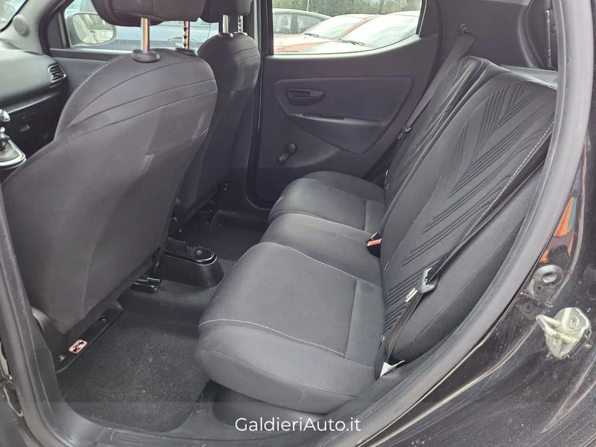 Lancia Ypsilon usata a Salerno (14)
