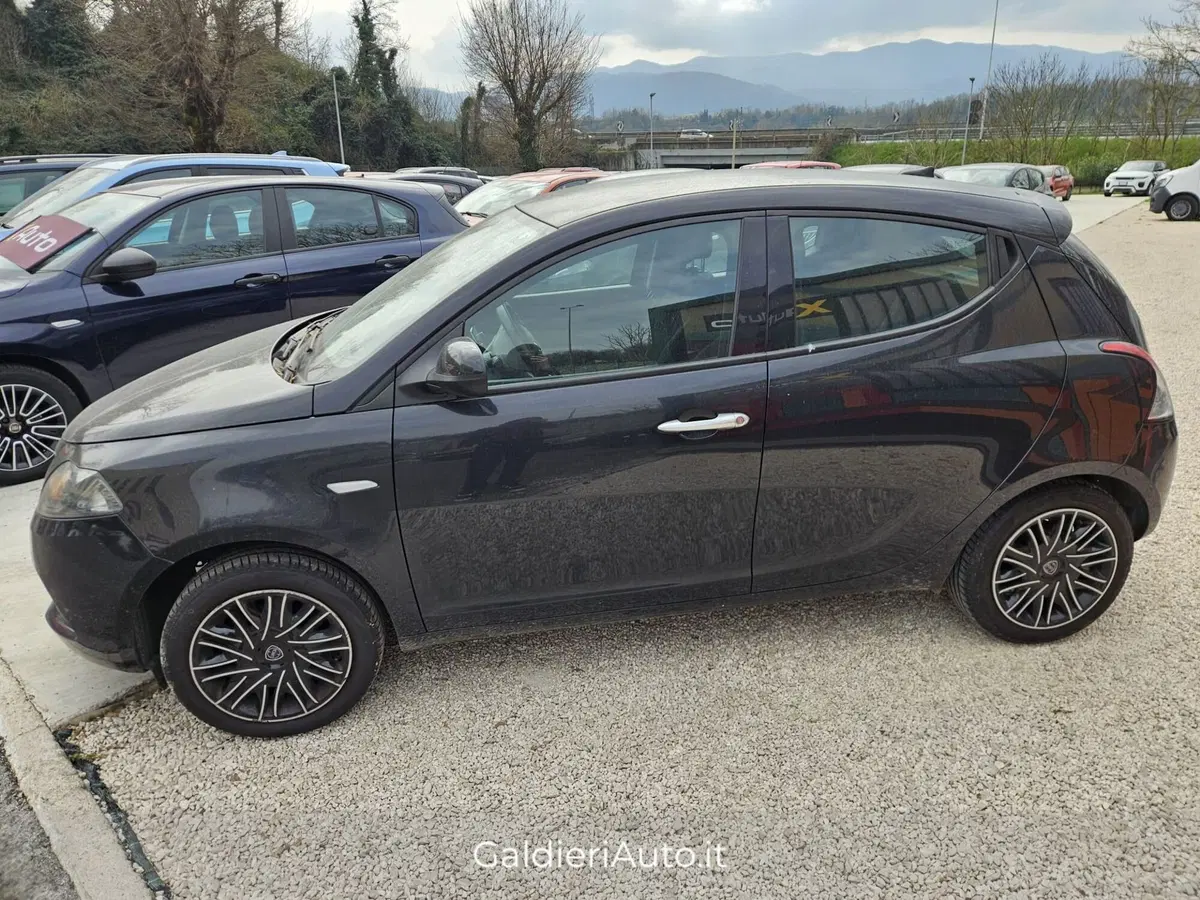 Lancia Ypsilon usata a Salerno (16)