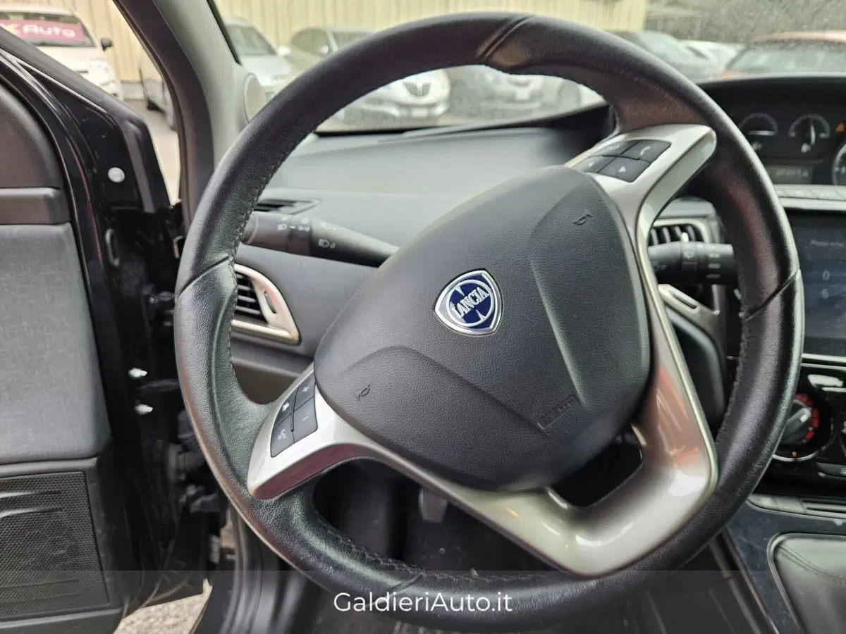 Lancia Ypsilon usata a Salerno (5)