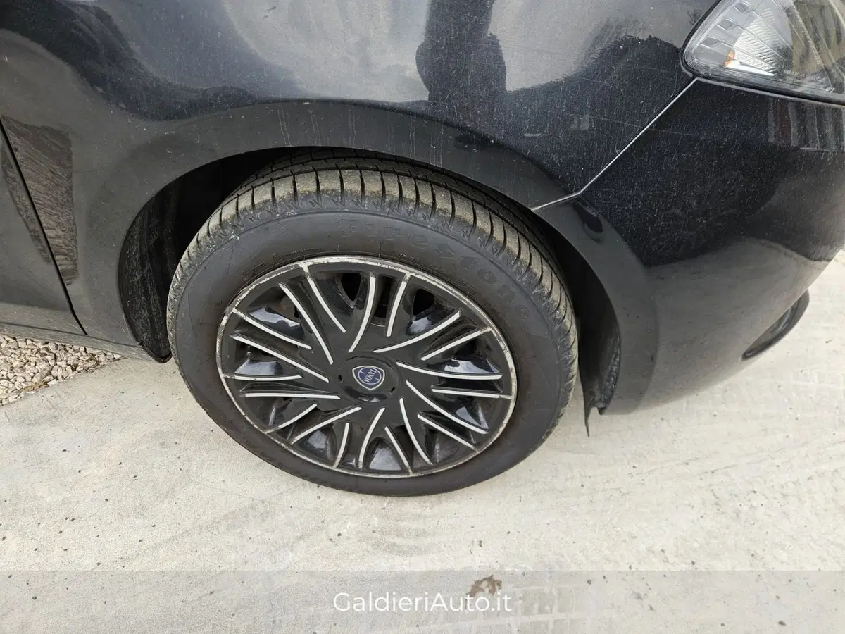 Lancia Ypsilon usata a Salerno (9)