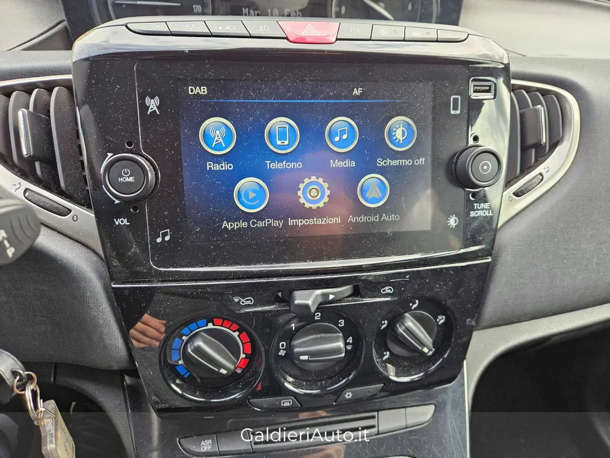 Lancia Ypsilon usata a Salerno (11)