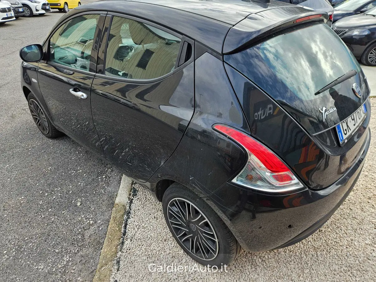 Lancia Ypsilon usata a Salerno (3)
