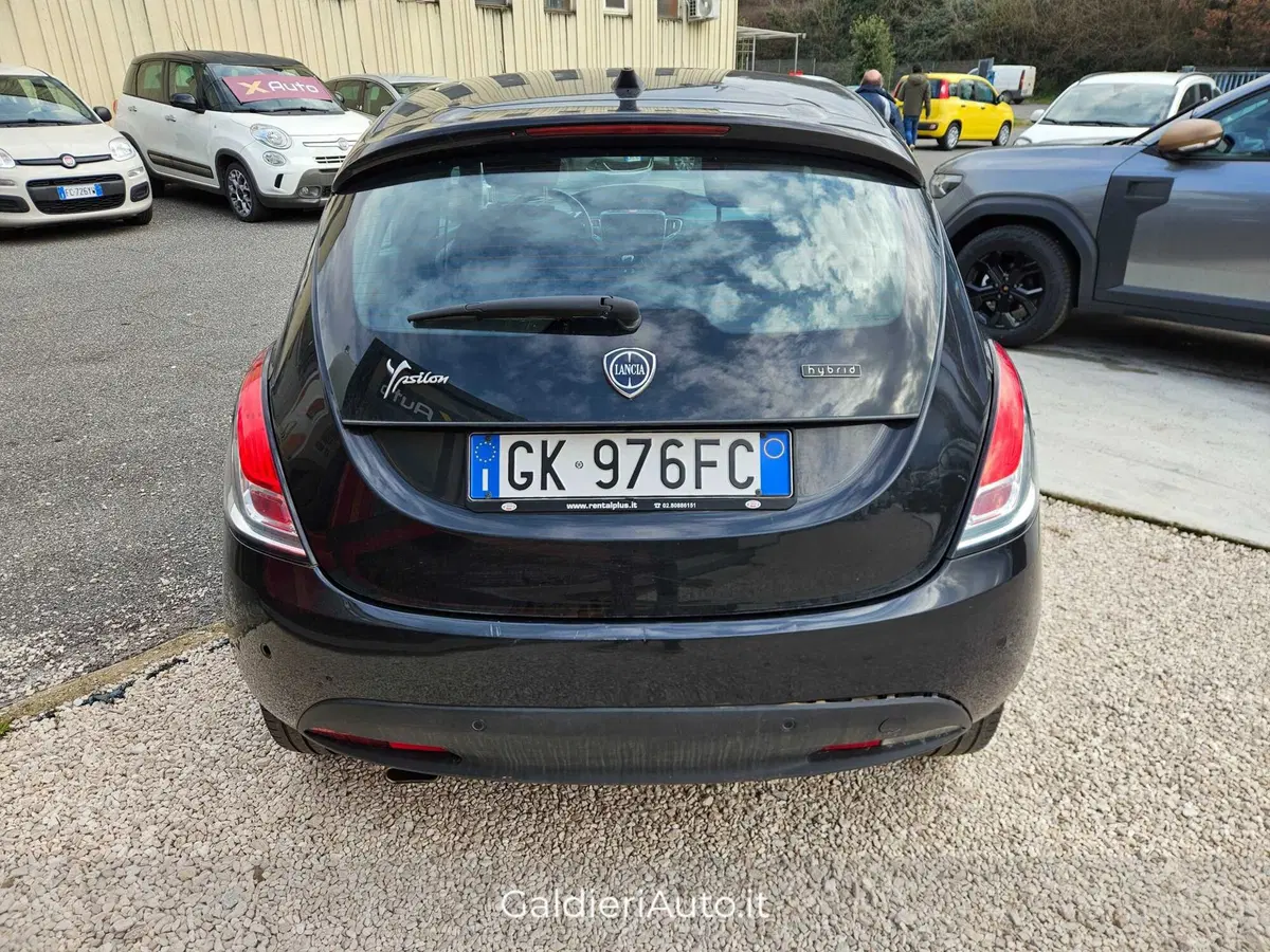 Lancia Ypsilon usata a Salerno (4)