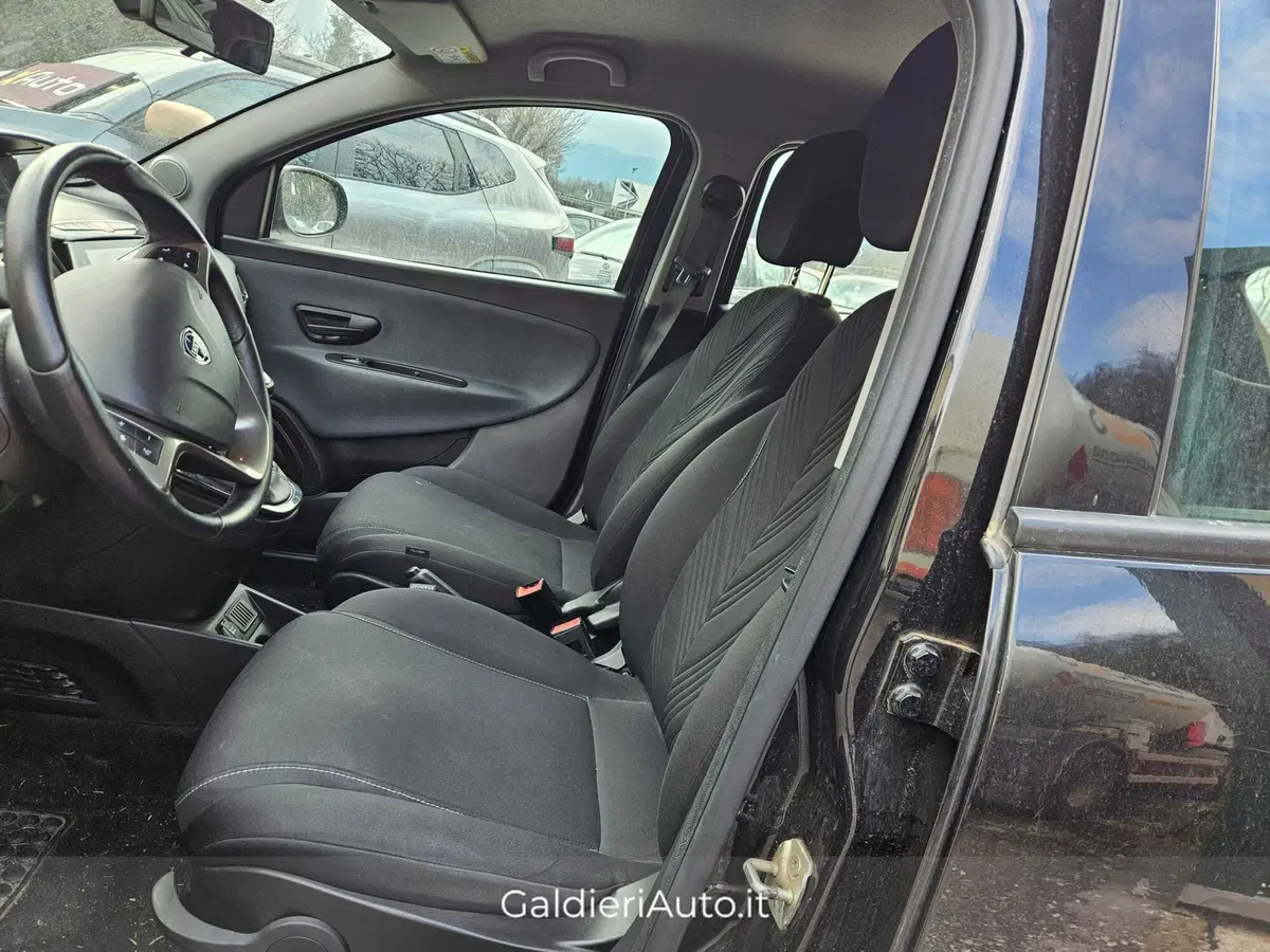 Lancia Ypsilon usata a Salerno (6)