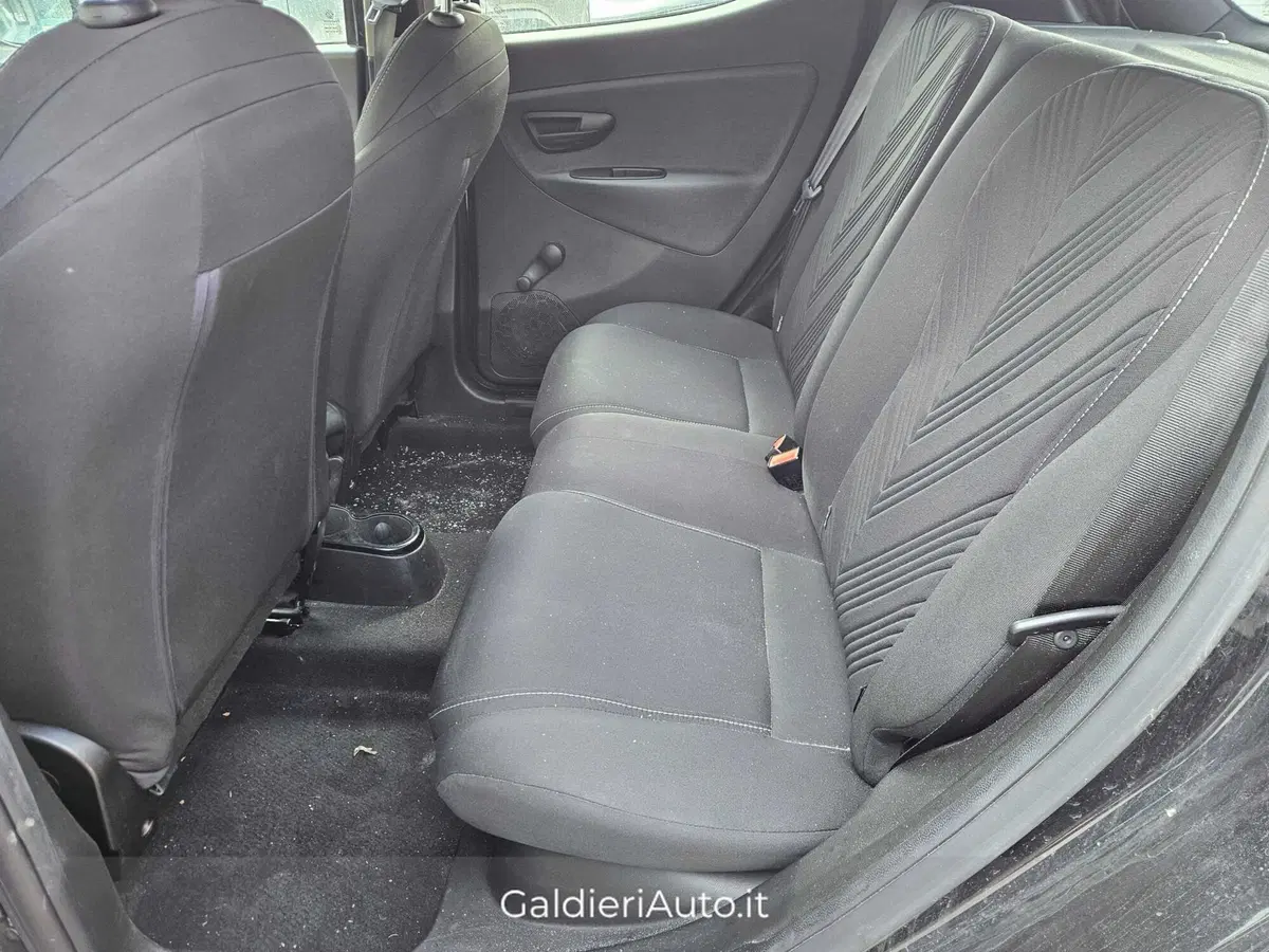 Lancia Ypsilon usata a Salerno (7)