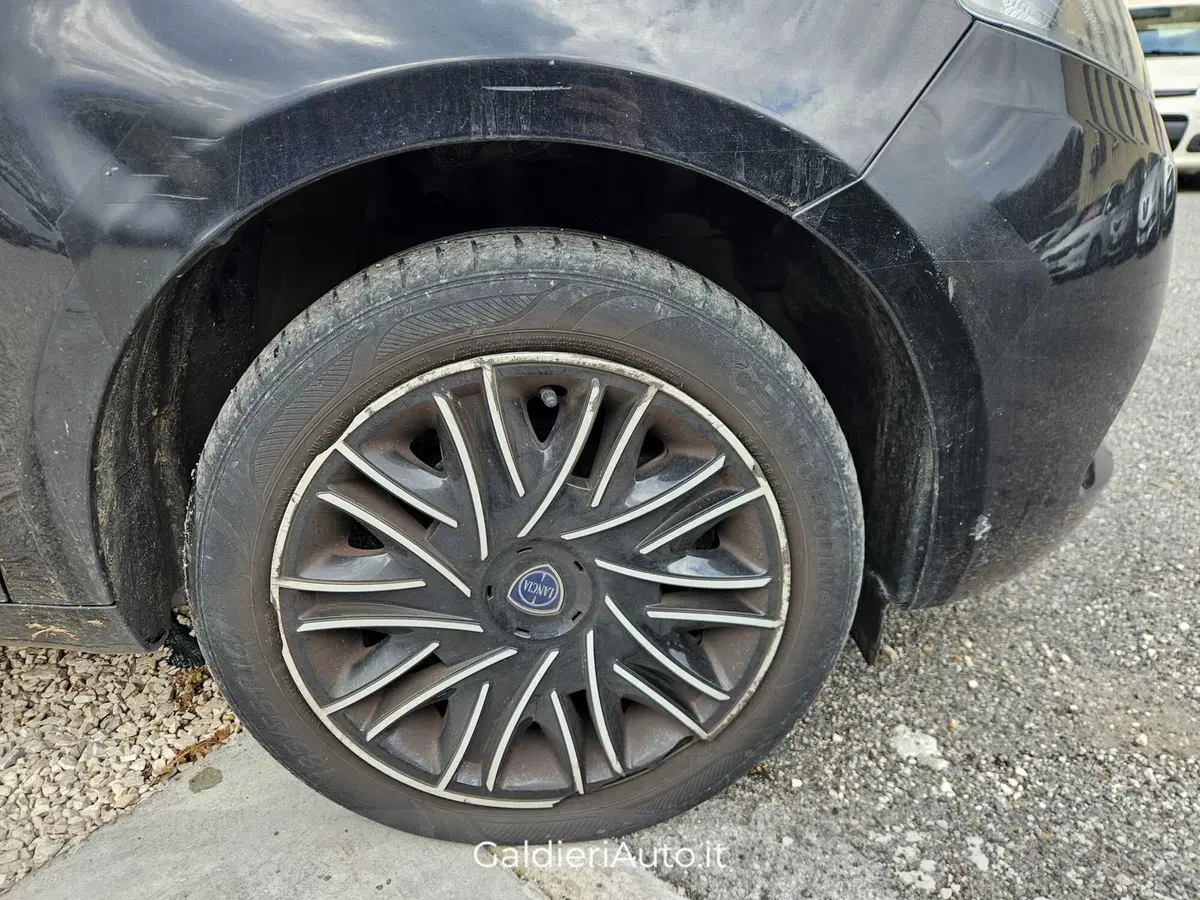 Lancia Ypsilon usata a Salerno (9)
