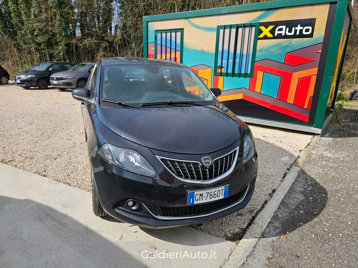 Lancia Ypsilon usata a Salerno