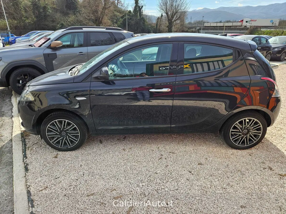 Lancia Ypsilon usata a Salerno (2)