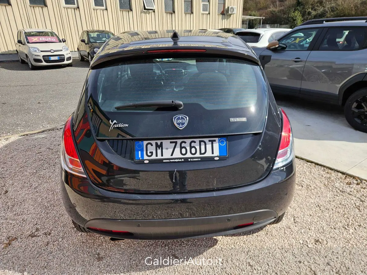 Lancia Ypsilon usata a Salerno (3)