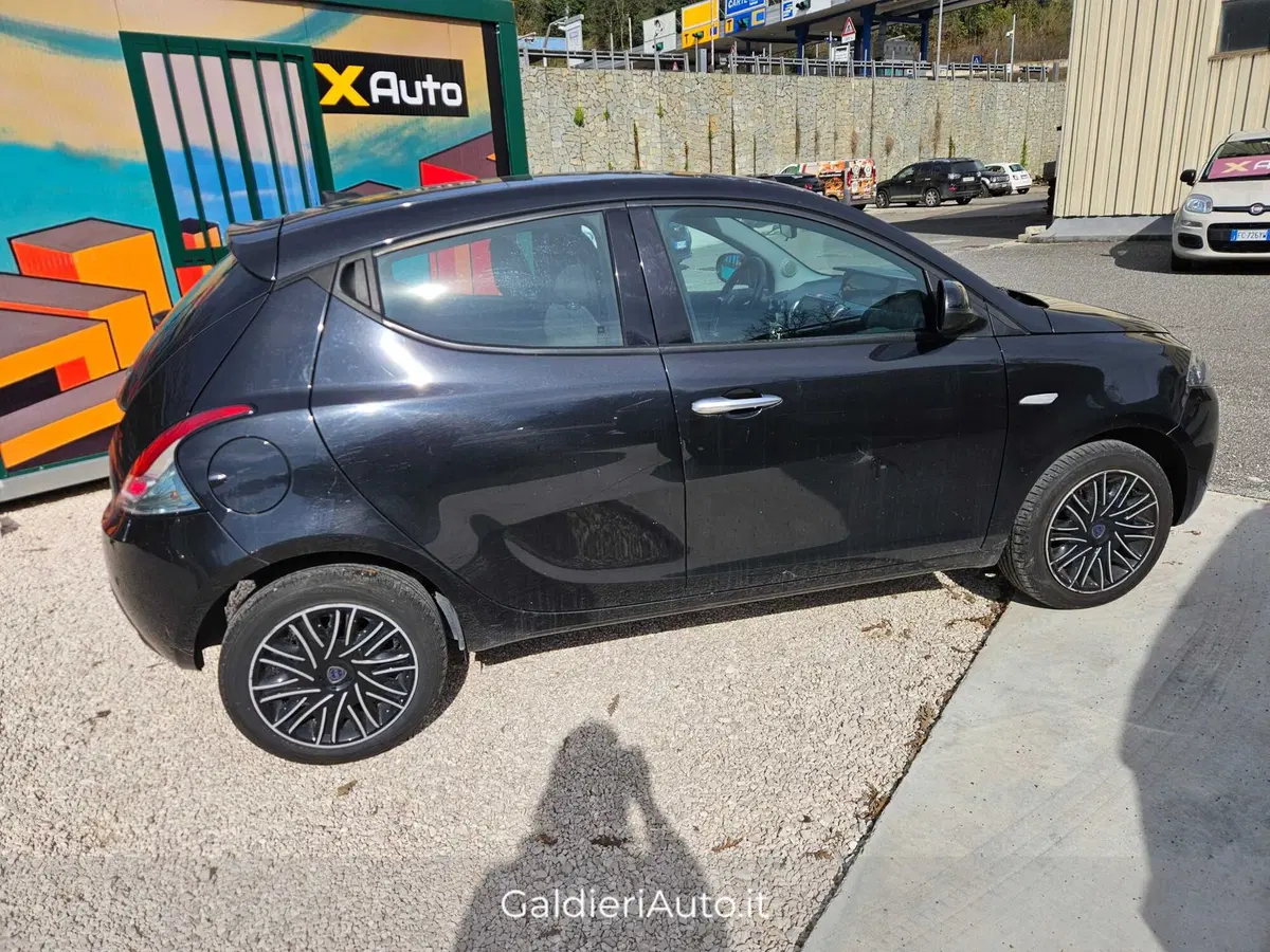 Lancia Ypsilon usata a Salerno (5)