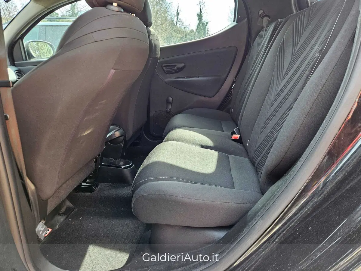 Lancia Ypsilon usata a Salerno (6)