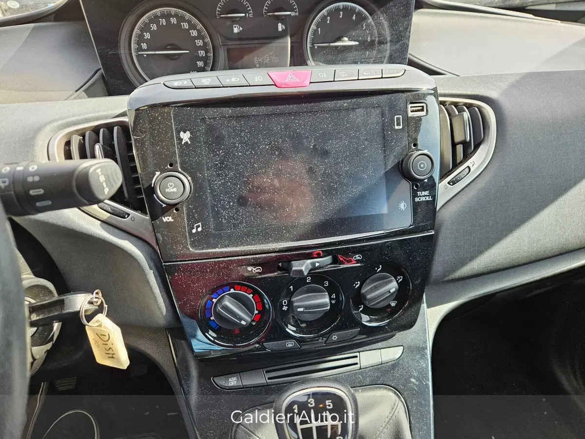 Lancia Ypsilon usata a Salerno (9)