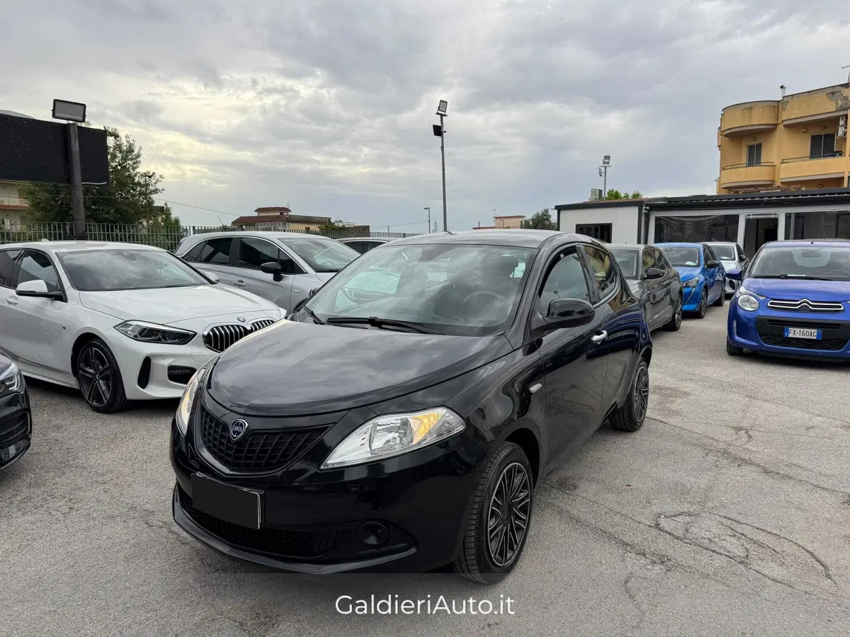 Lancia Ypsilon usata a Salerno