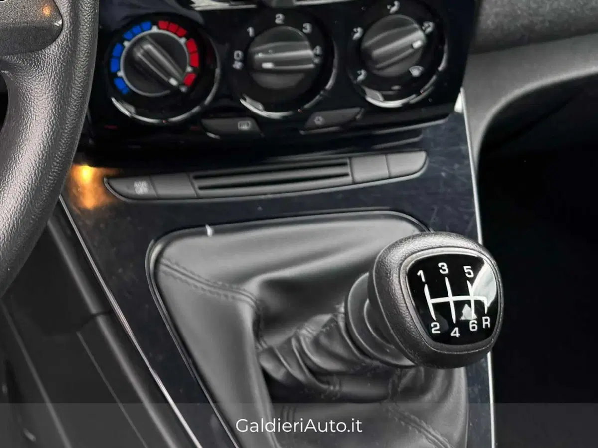 Lancia Ypsilon usata a Salerno (14)