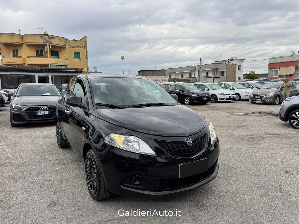 Lancia Ypsilon usata a Salerno (2)