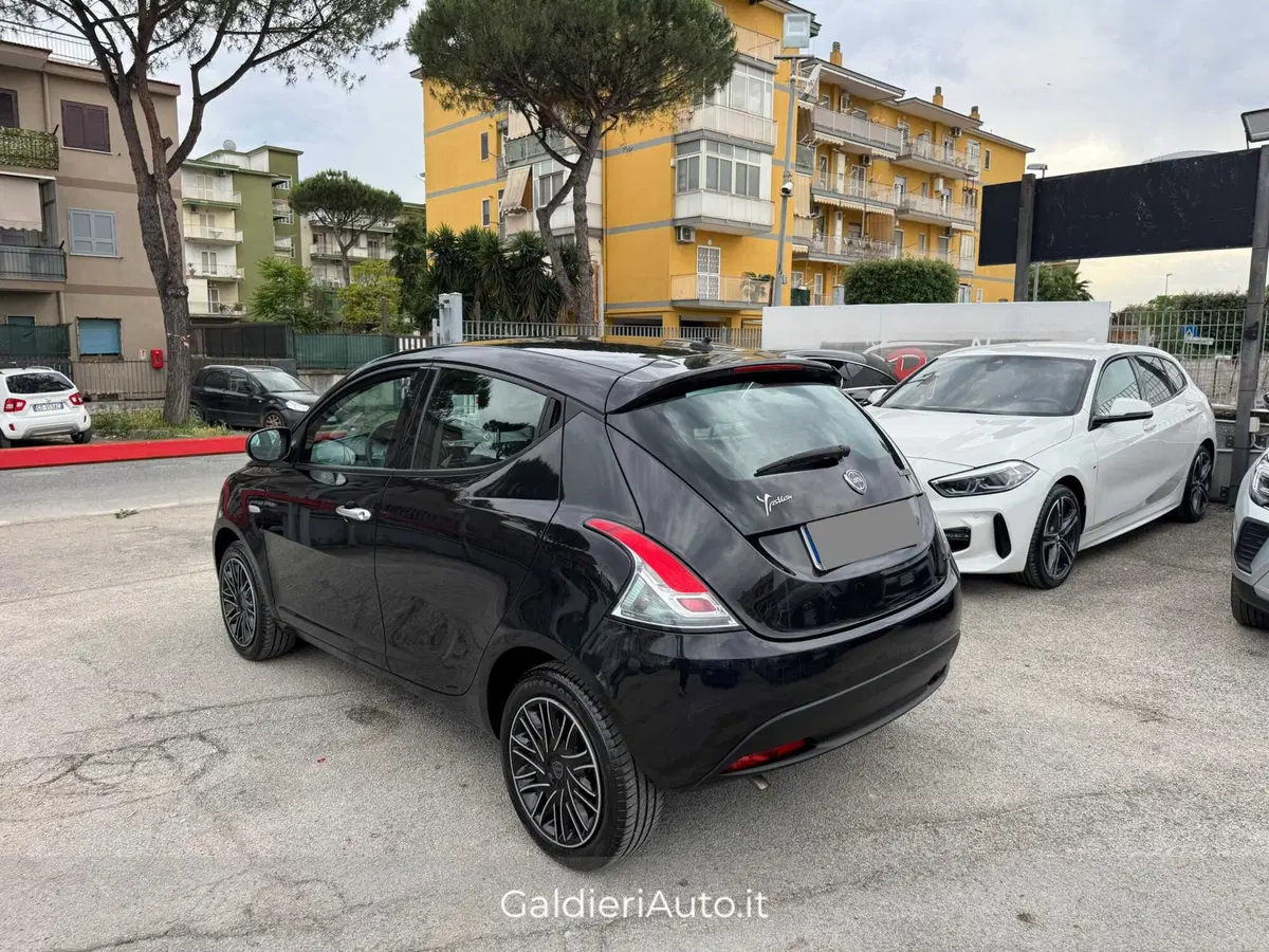 Lancia Ypsilon usata a Salerno (3)