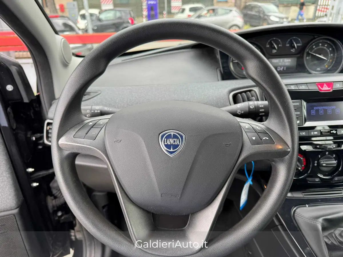 Lancia Ypsilon usata a Salerno (5)