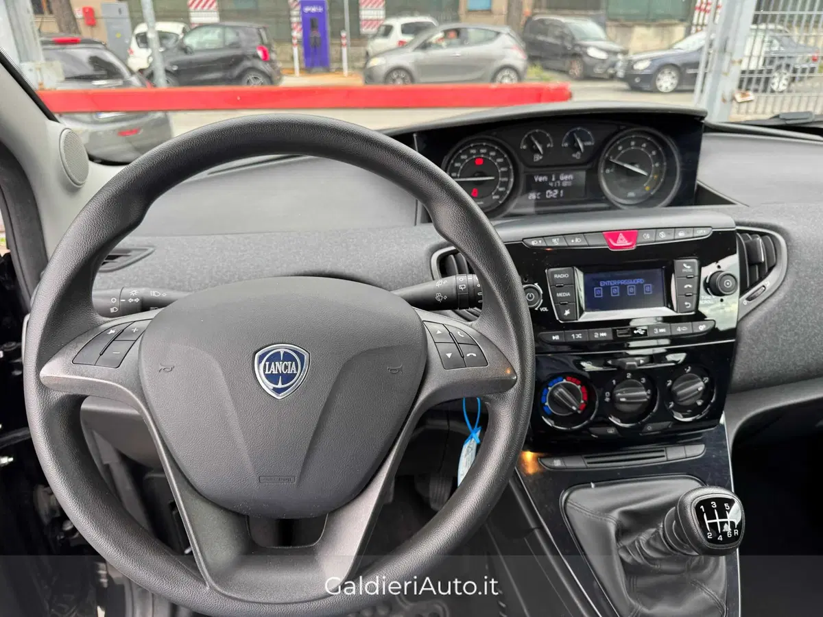 Lancia Ypsilon usata a Salerno (7)