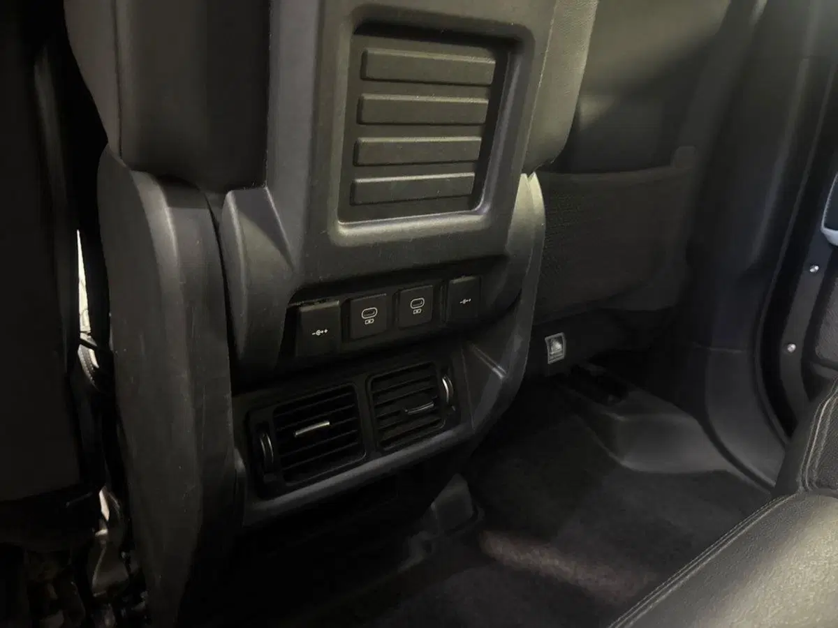 Land Rover Defender usata a Prato (18)