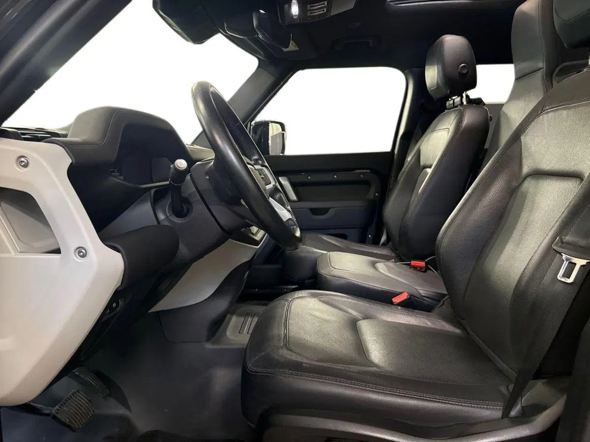 Land Rover Defender usata a Prato (9)