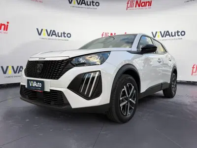 Peugeot 2008 1.2 puretech Active s&s 100cv del 2023 usata a Massa