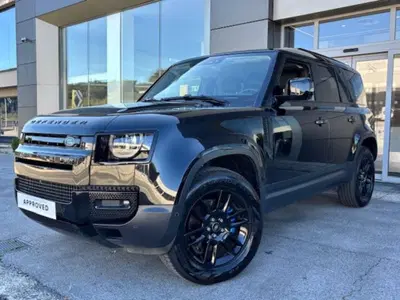 Land Rover Defender 110 3.0d i6 mhev X-Dynamic SE awd 200cv auto del 2023 usata a Pesaro