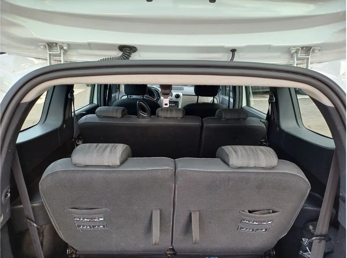 Dacia Lodgy usata a Modena (15)