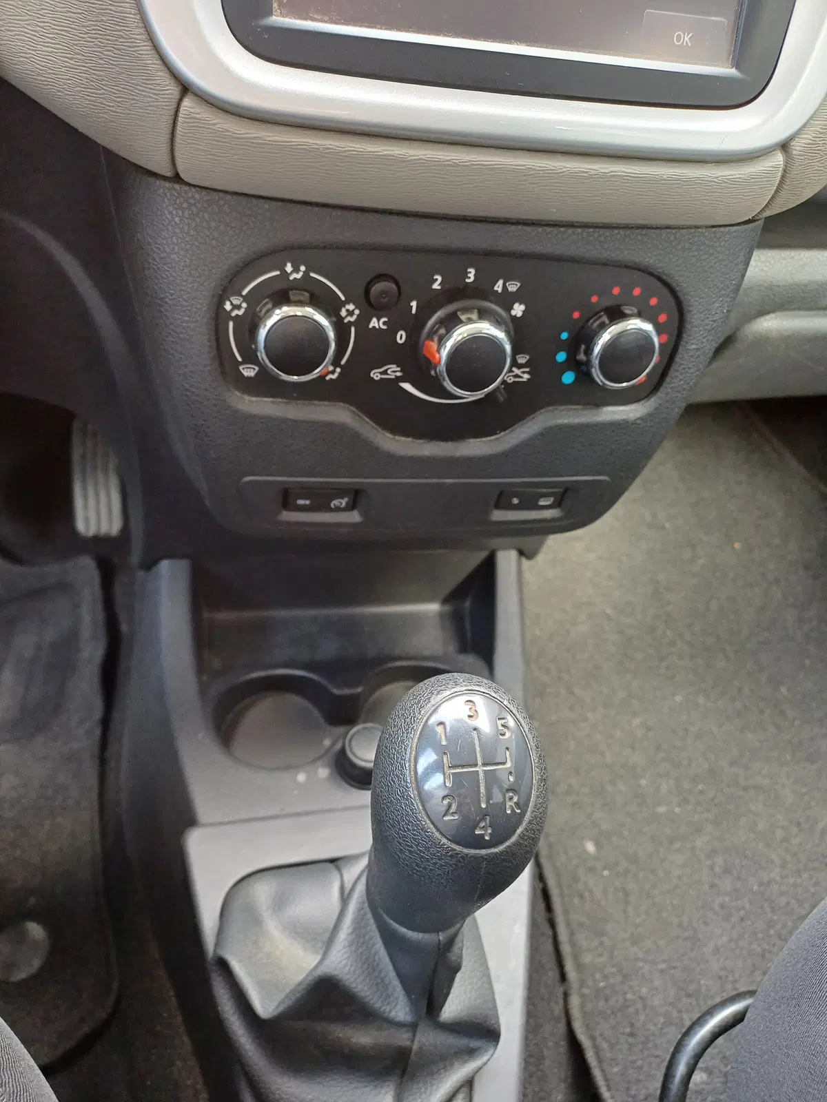 Dacia Lodgy usata a Modena (17)