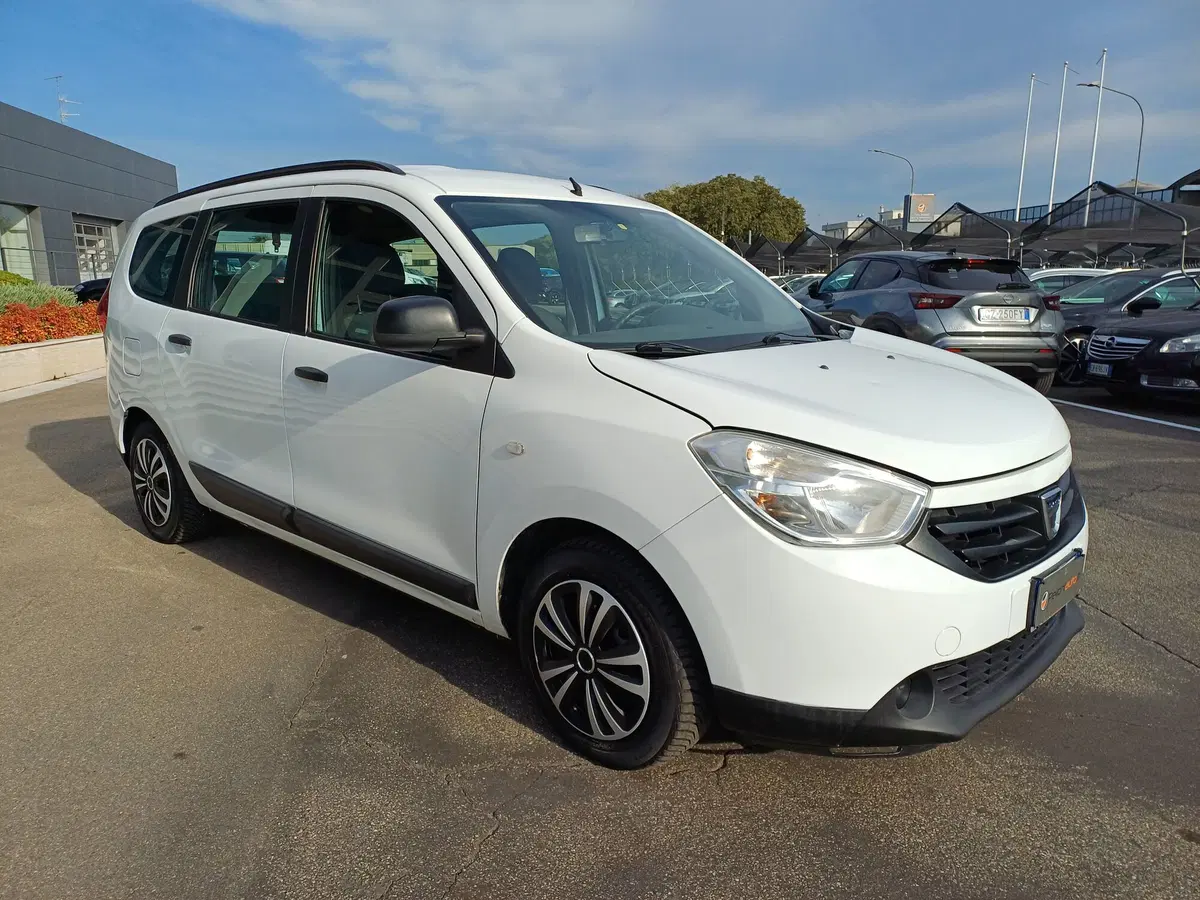 Dacia Lodgy usata a Modena (5)