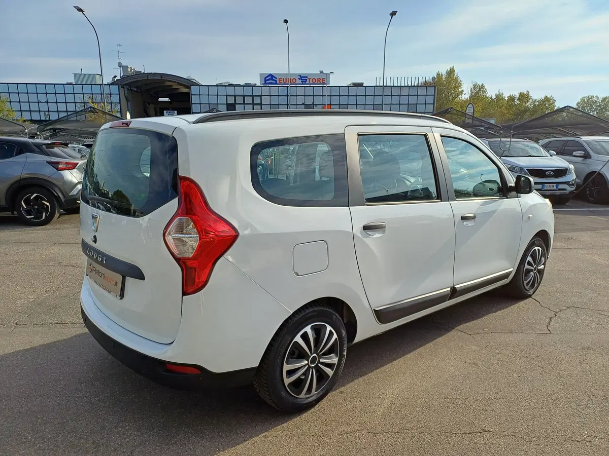 Dacia Lodgy usata a Modena (7)