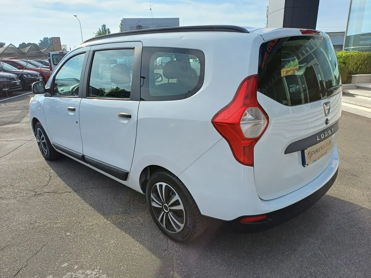 Dacia Lodgy usata a Modena (9)