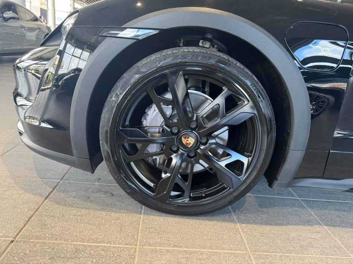 Porsche Taycan Cross Turismo usata a Firenze (10)