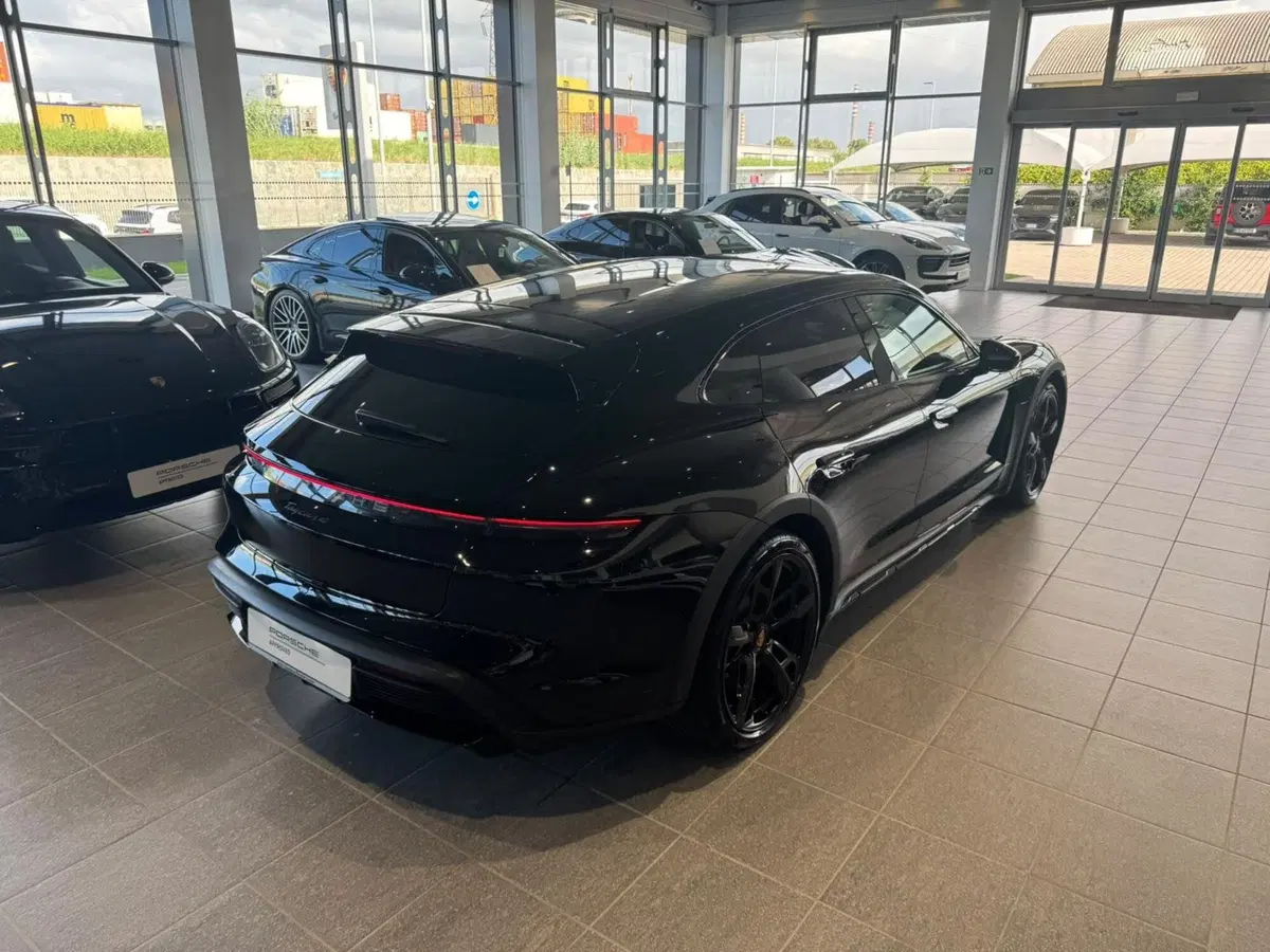 Porsche Taycan Cross Turismo usata a Firenze (11)
