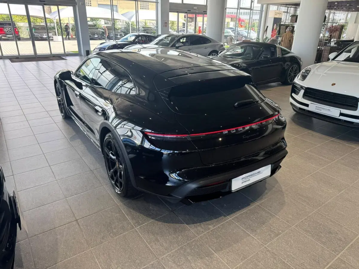 Porsche Taycan Cross Turismo usata a Firenze (4)