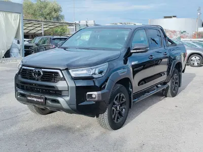 Toyota Hilux 2.8 d-4d 48V double cab Invincible auto del 2025 usata a San Benedetto del Tronto