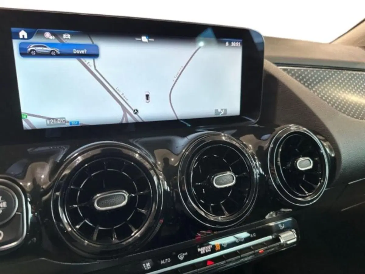 Mercedes-Benz GLA SUV usata a Avellino (11)