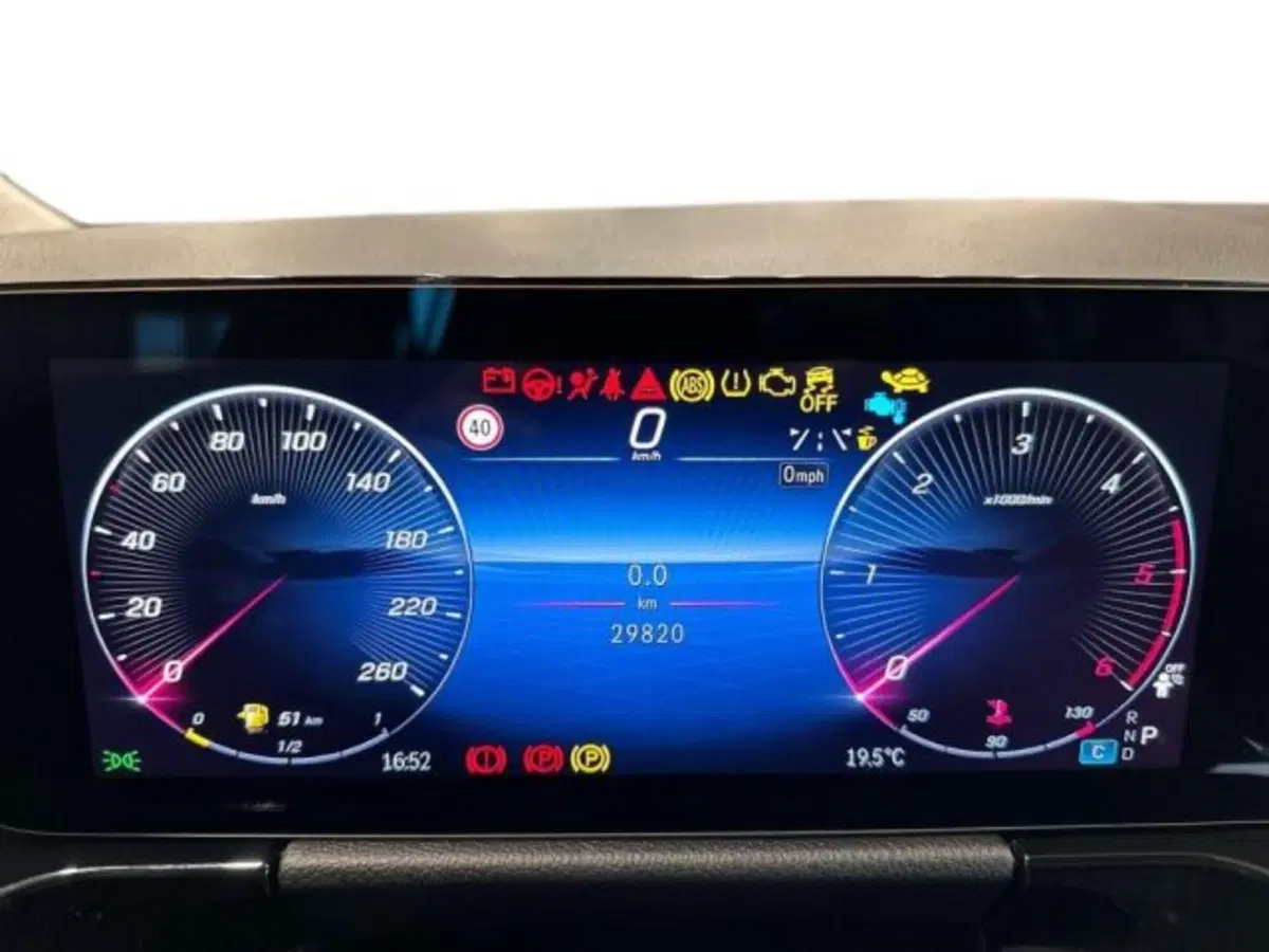 Mercedes-Benz GLA SUV usata a Avellino (12)