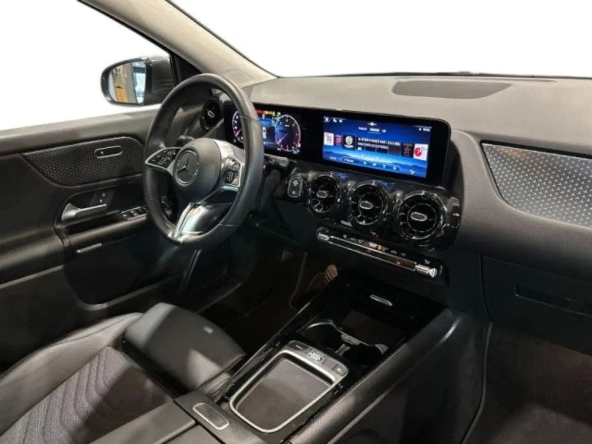 Mercedes-Benz GLA SUV usata a Avellino (14)