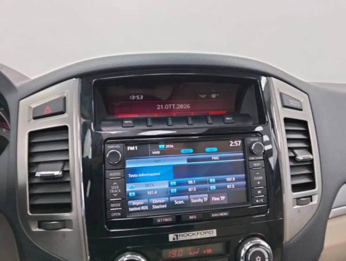 Mitsubishi Pajero usata a Como (14)
