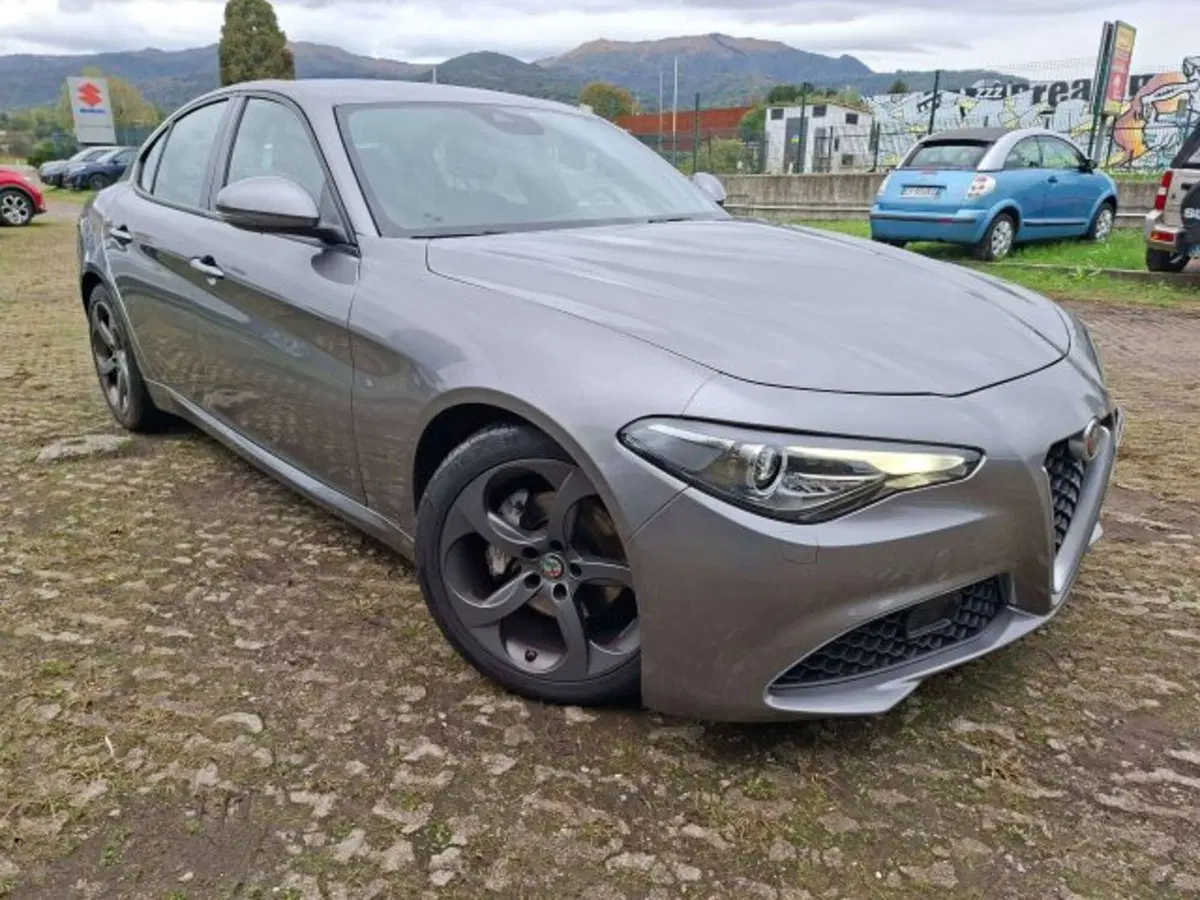 Alfa Romeo Giulia usata a Como (2)