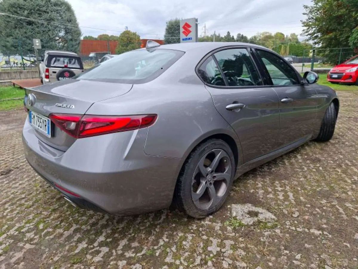 Alfa Romeo Giulia usata a Como (3)