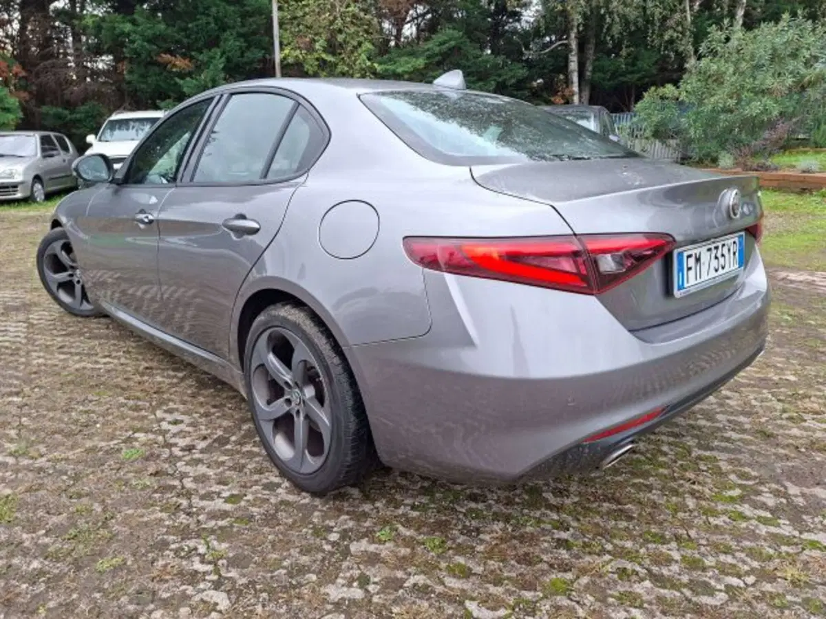 Alfa Romeo Giulia usata a Como (4)