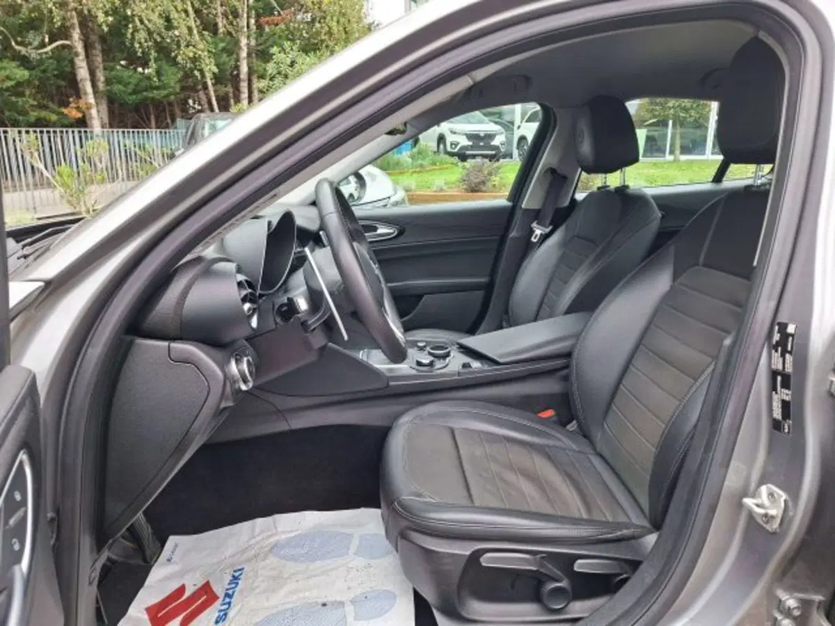 Alfa Romeo Giulia usata a Como (5)
