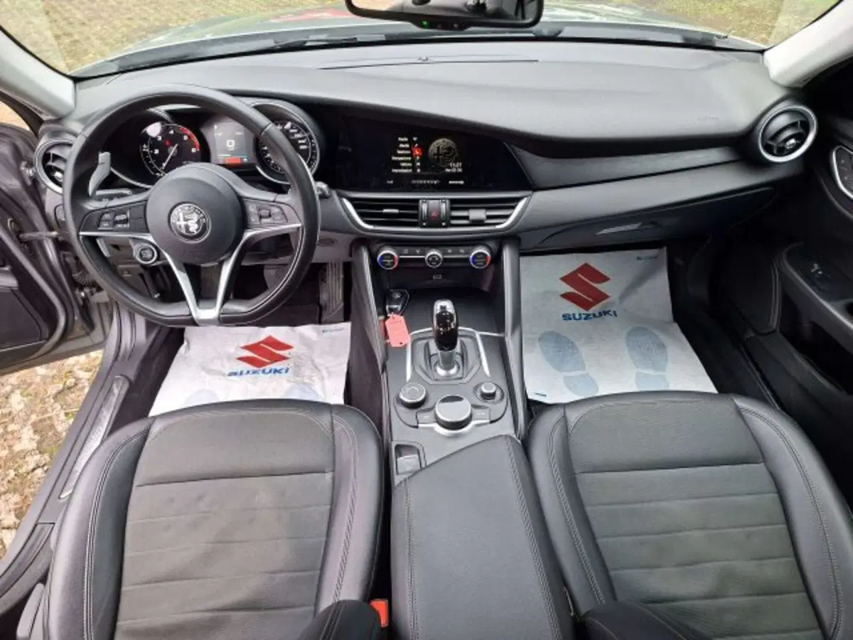 Alfa Romeo Giulia usata a Como (7)