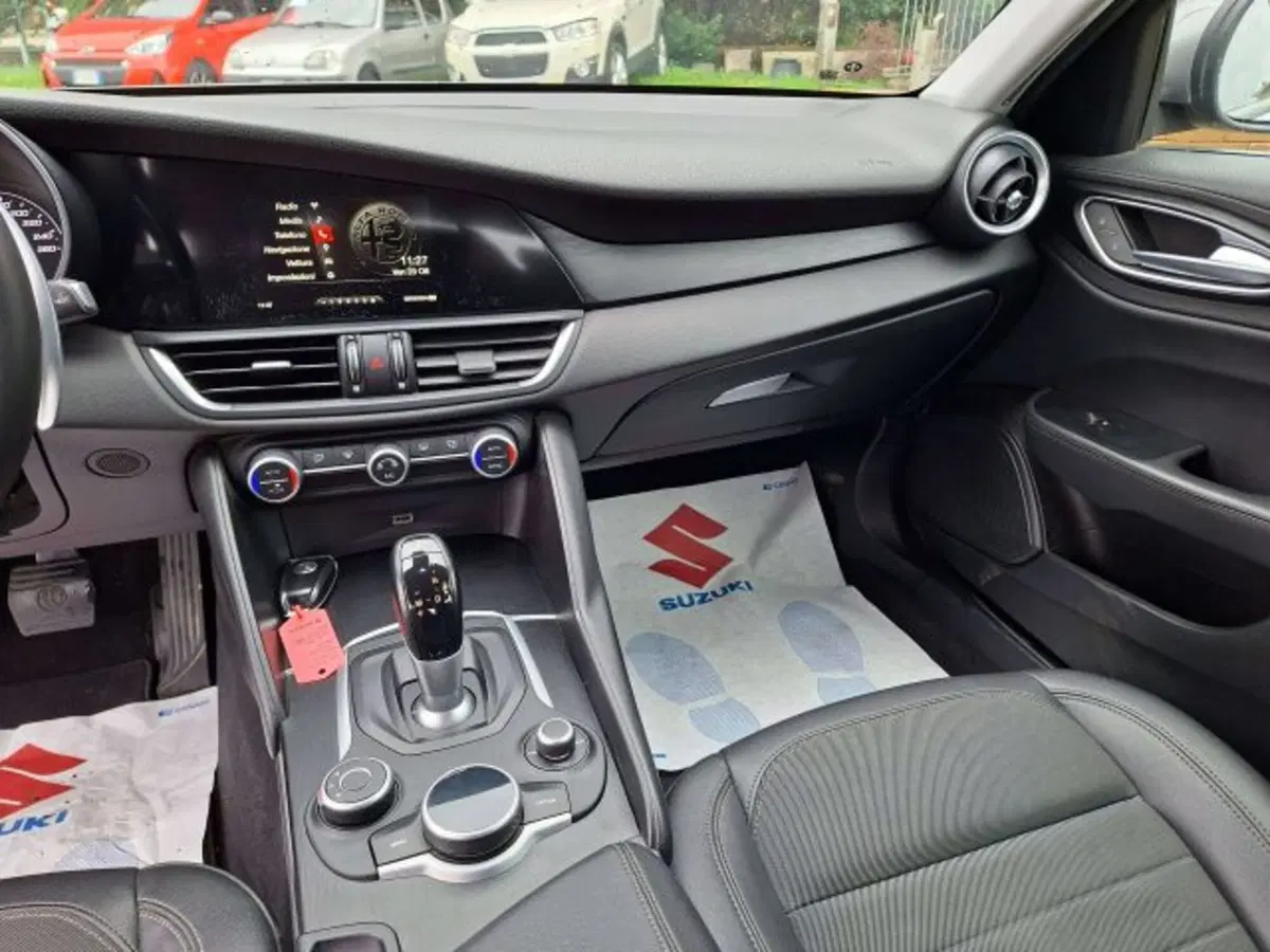Alfa Romeo Giulia usata a Como (9)
