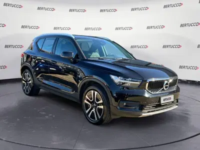 Volvo XC40 T2 Geartronic Momentum Pro del 2021 usata a Verona