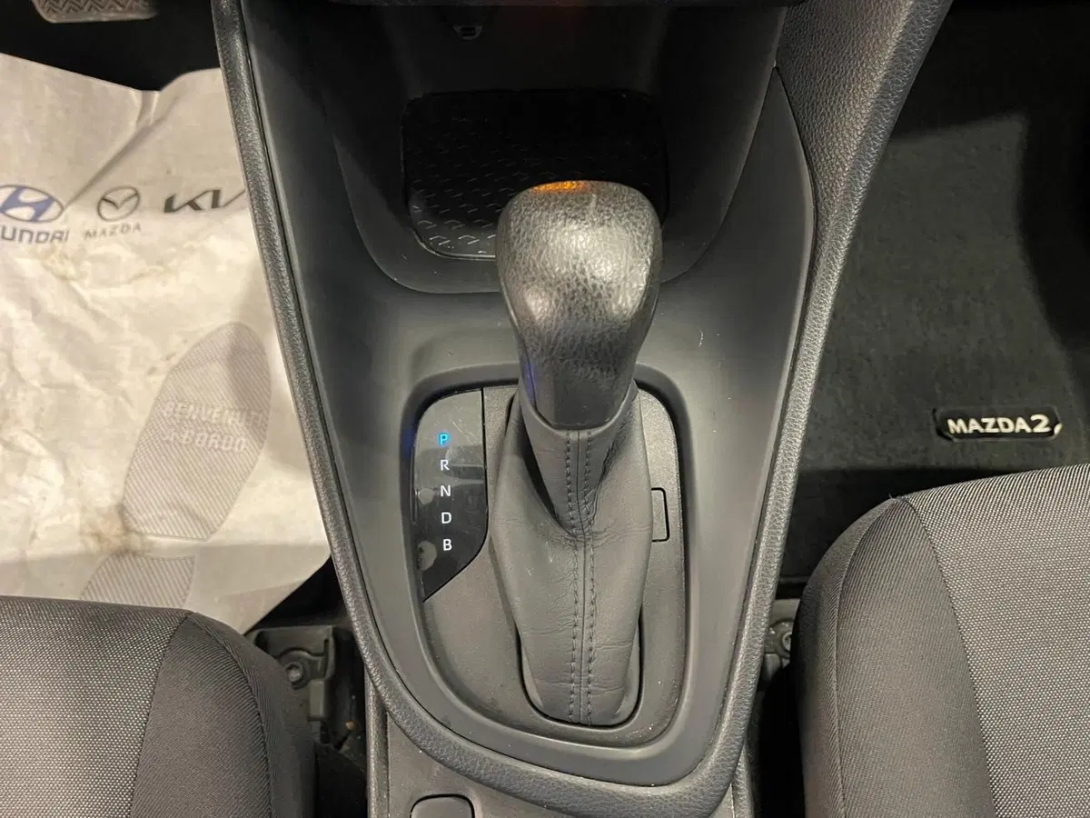 Mazda Mazda2 Hybrid usata a Napoli (15)