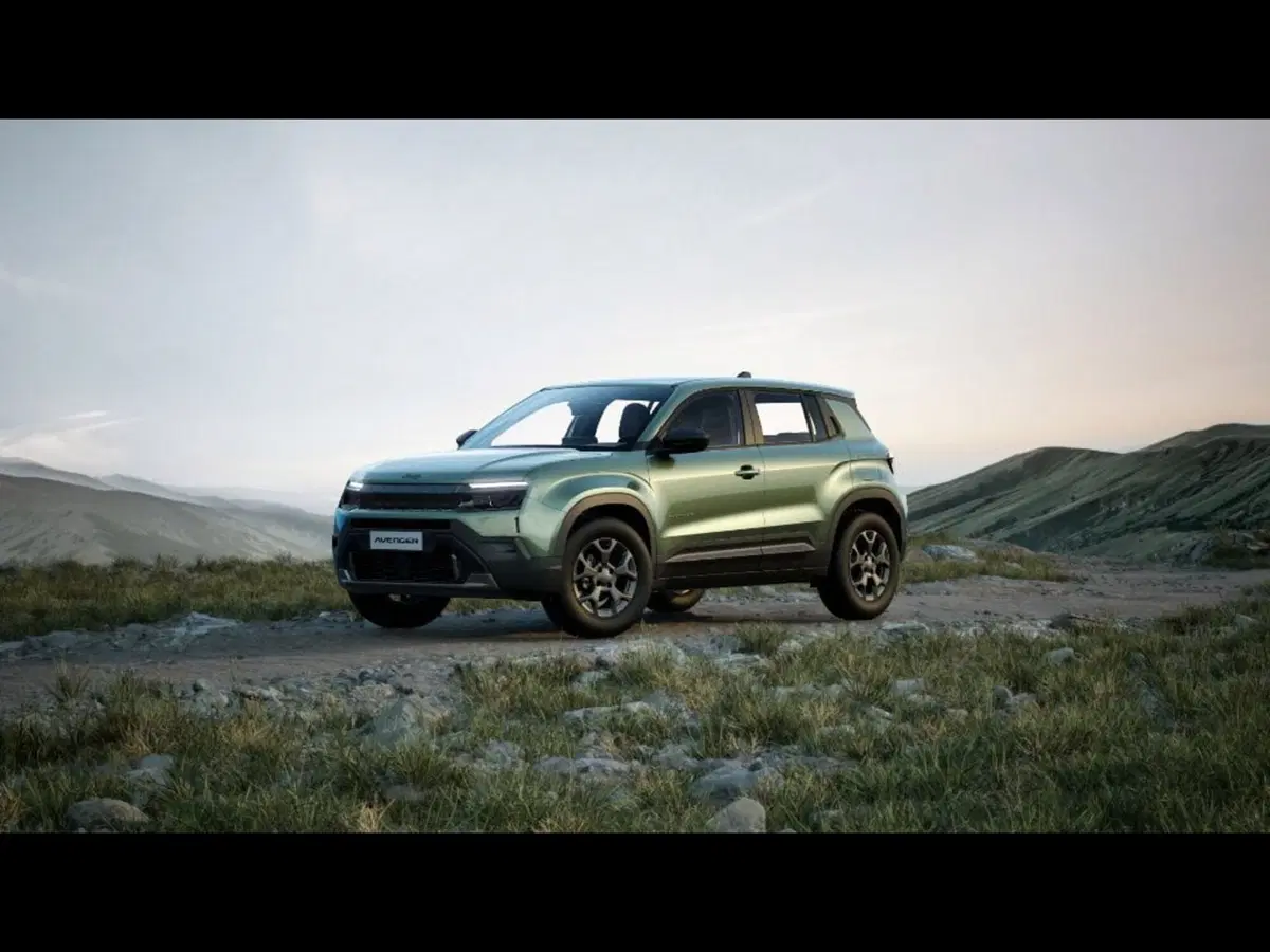 Jeep Avenger nuova a Livorno