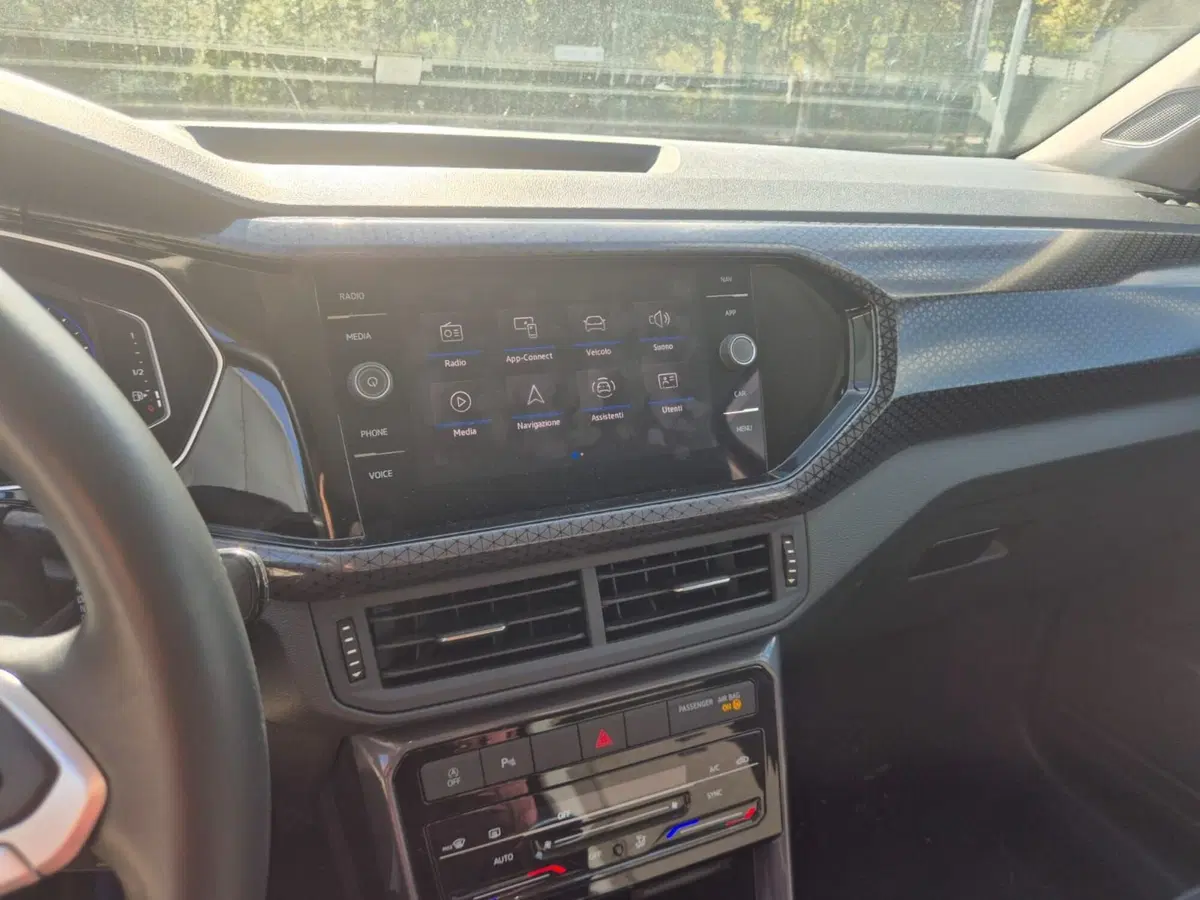 Volkswagen T-Cross usata a Como (13)